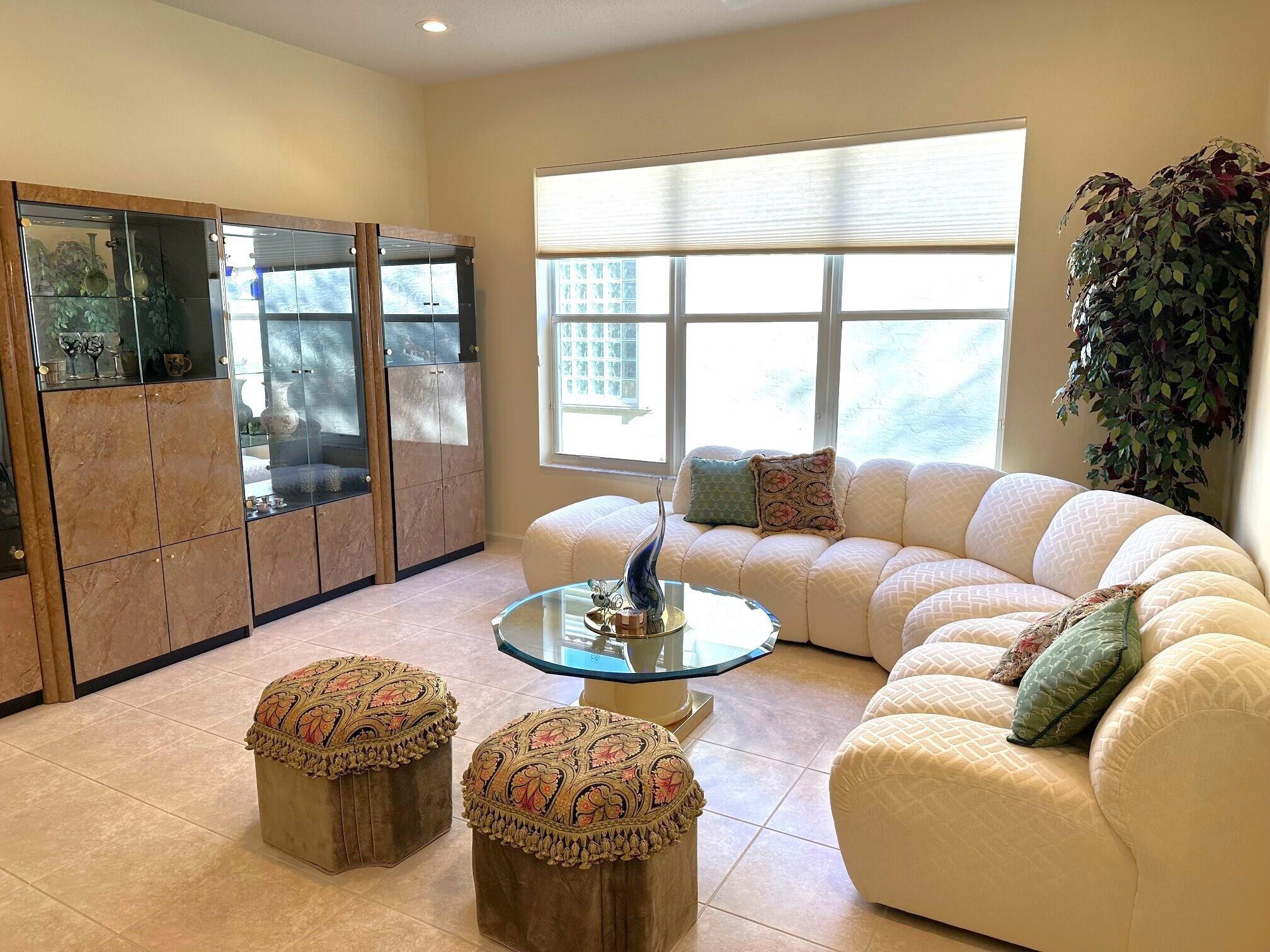 VALENCIA FALLS 7 - Residential