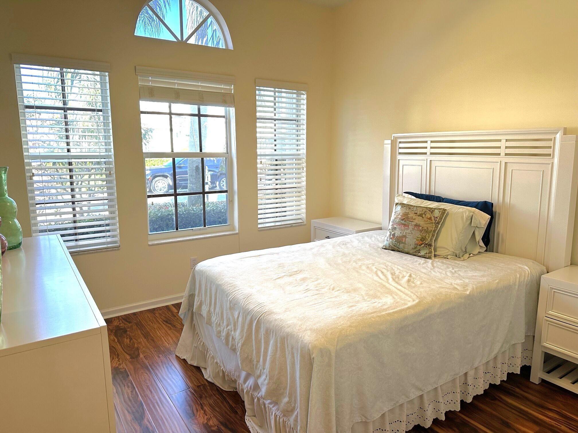 VALENCIA FALLS 7 - Residential