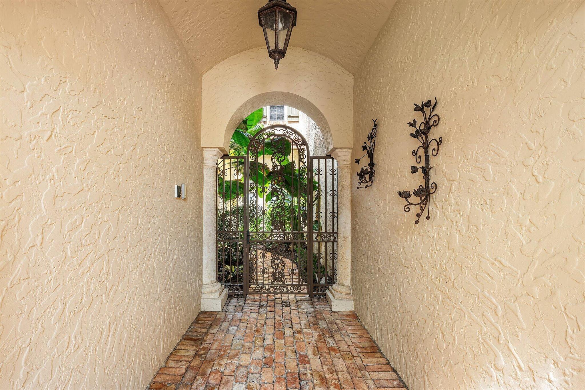 256 Venetian Drive