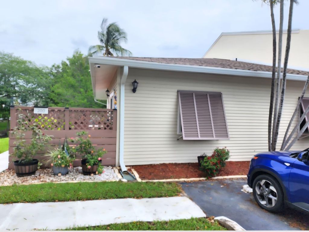 Photo of 200 E Hemingway Circle, Margate, FL 33063 (MLS # B26002790)