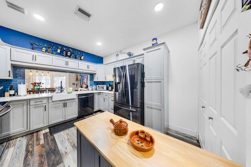 WOODLAKE SHORES - Residential