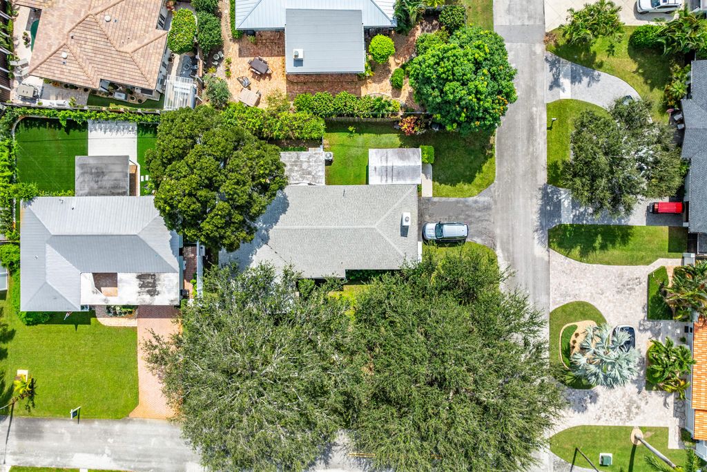 Photo of 106 Heather Lane, Delray Beach, FL 33444 (MLS # R11031568)