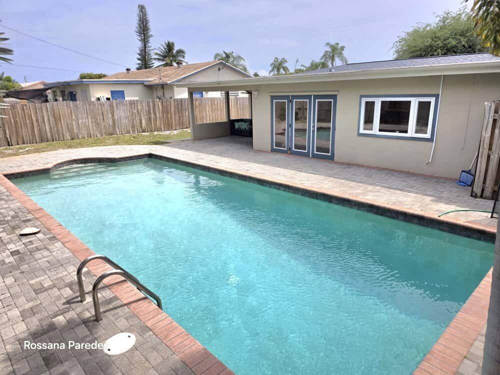 PALM BEACH CABANA COLONY - Residential