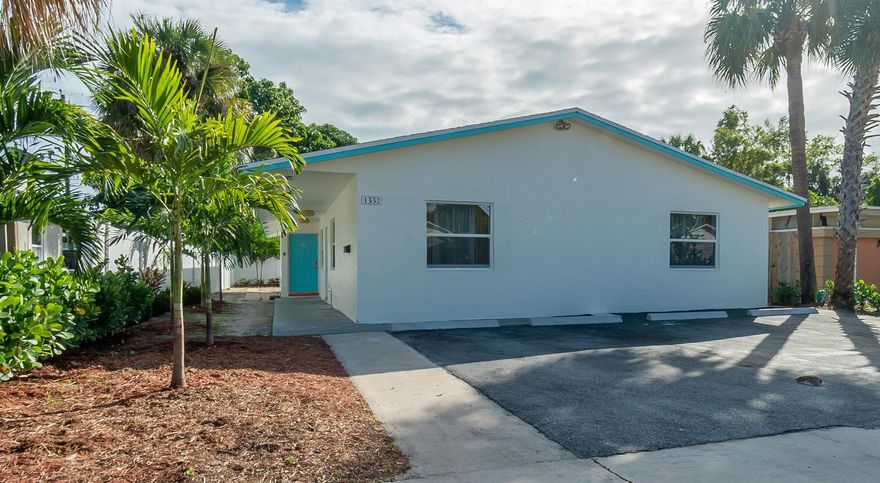 Gut renovated in 2022, 1332 Longwood is a 6bd/4a duplex in the growing Mercer Park area. Great opportunity for an investment or live-in with rent from one of the units.