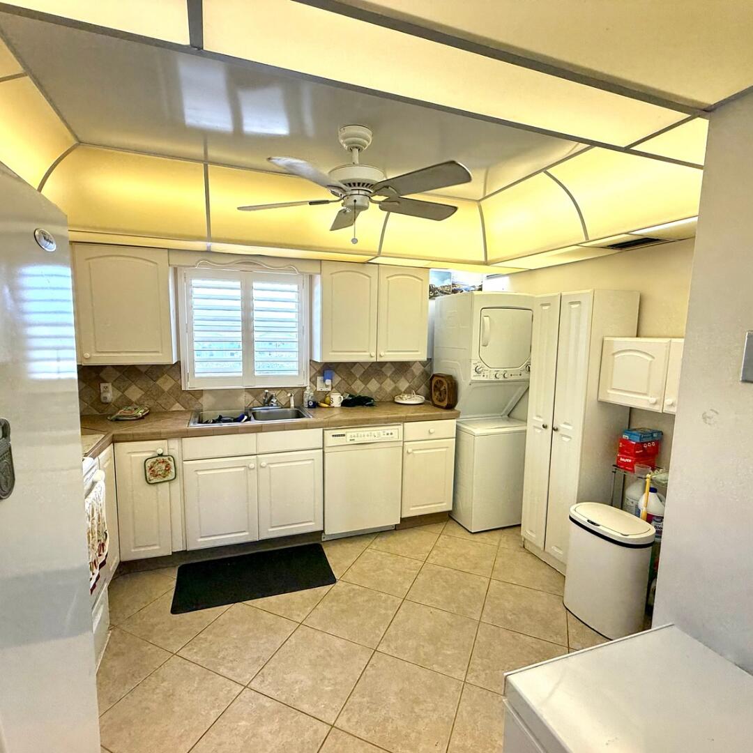 Lake Harbour Towers Condo - Residential