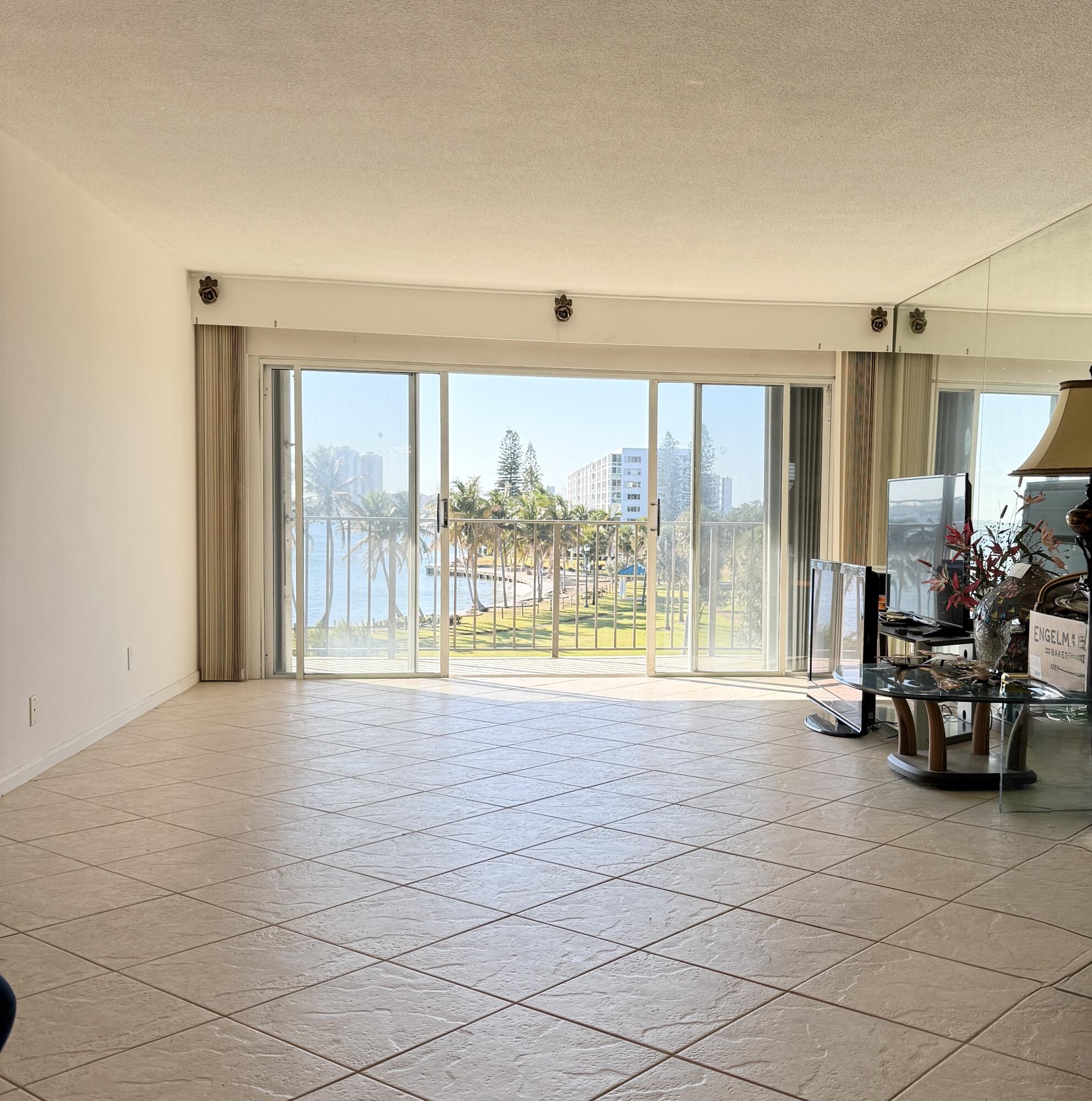 Lake Harbour Towers Condo - Residential