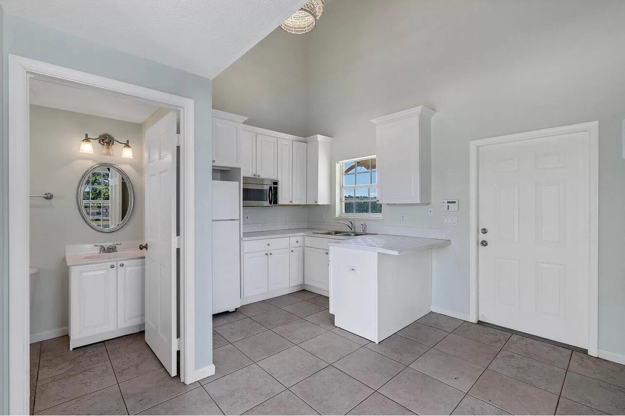 PALM BEACH POINT EAST - Residential Lease