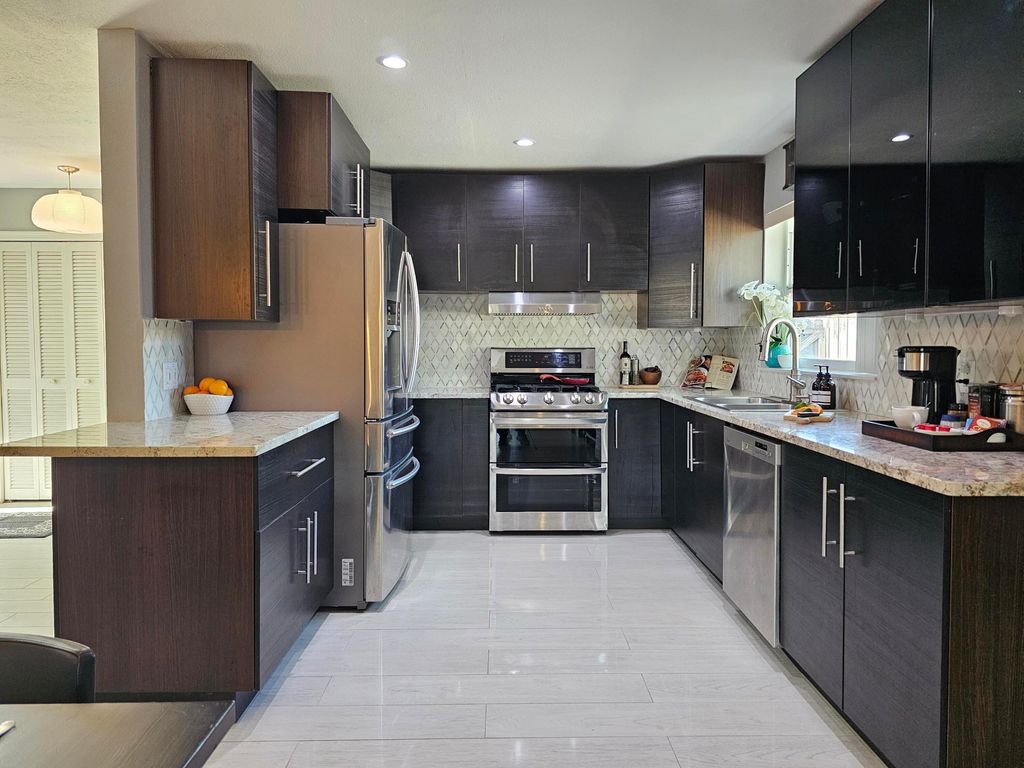 Photo of 1350 SW 25th Way, Boynton Beach, FL 33426 (MLS # R10978708)