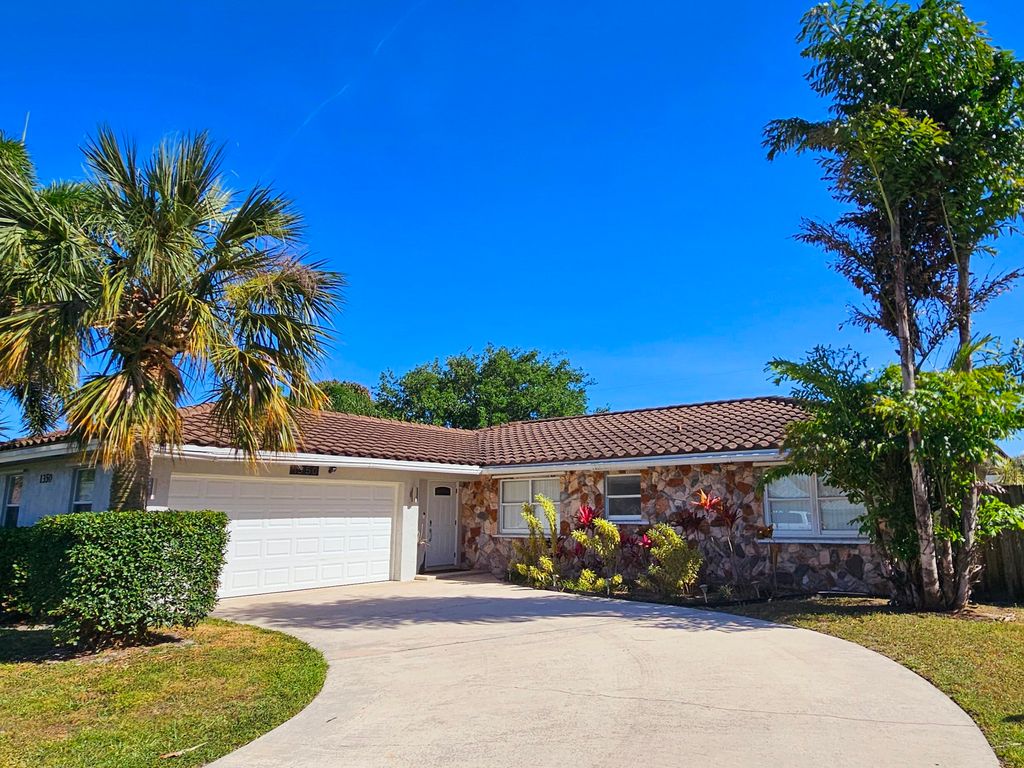 Photo of 1350 SW 25th Way, Boynton Beach, FL 33426 (MLS # R10978708)