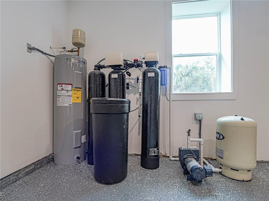 VERO LAKE ESTATES - Residential