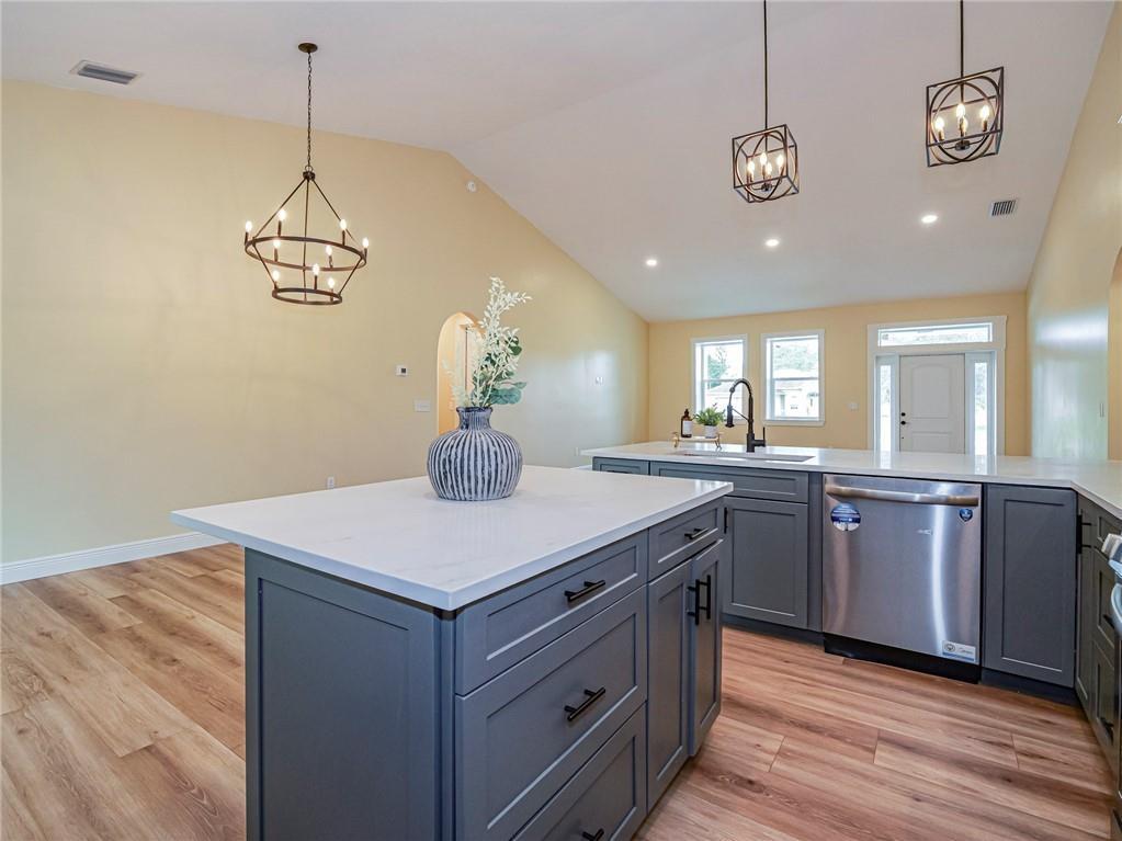 VERO LAKE ESTATES - Residential