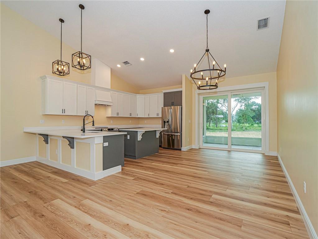 VERO LAKE ESTATES - Residential