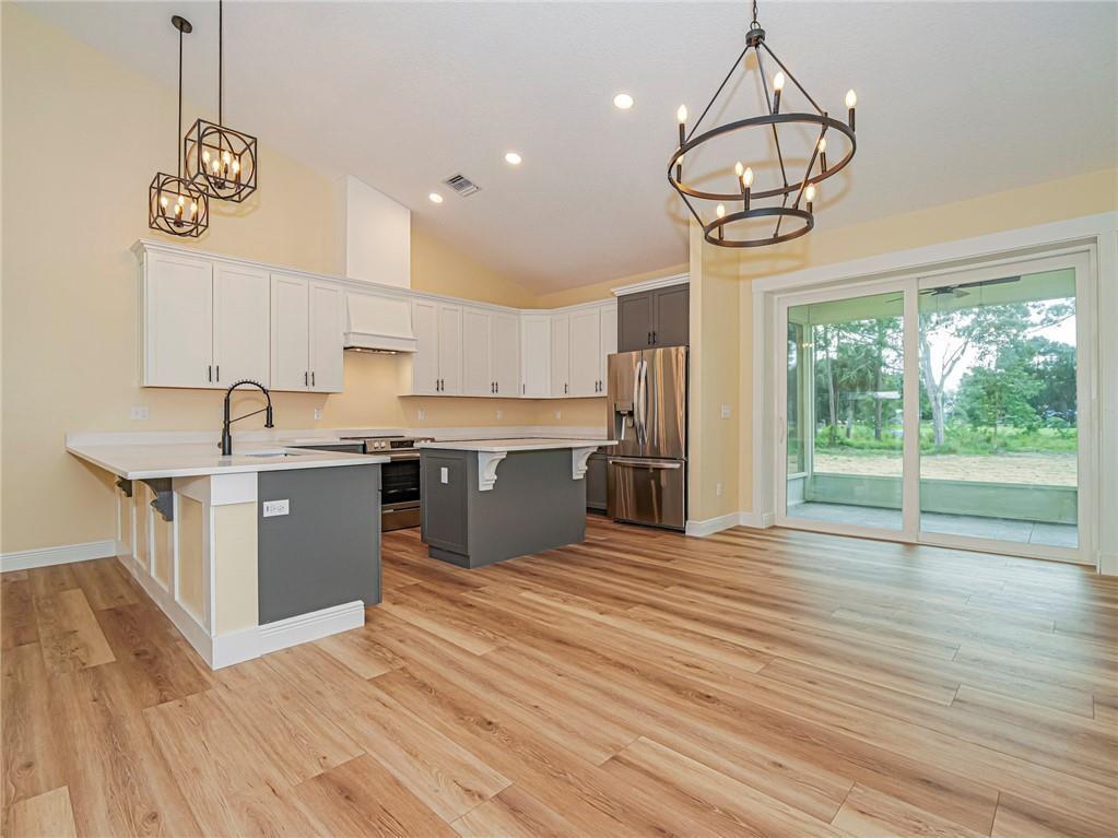 VERO LAKE ESTATES - Residential