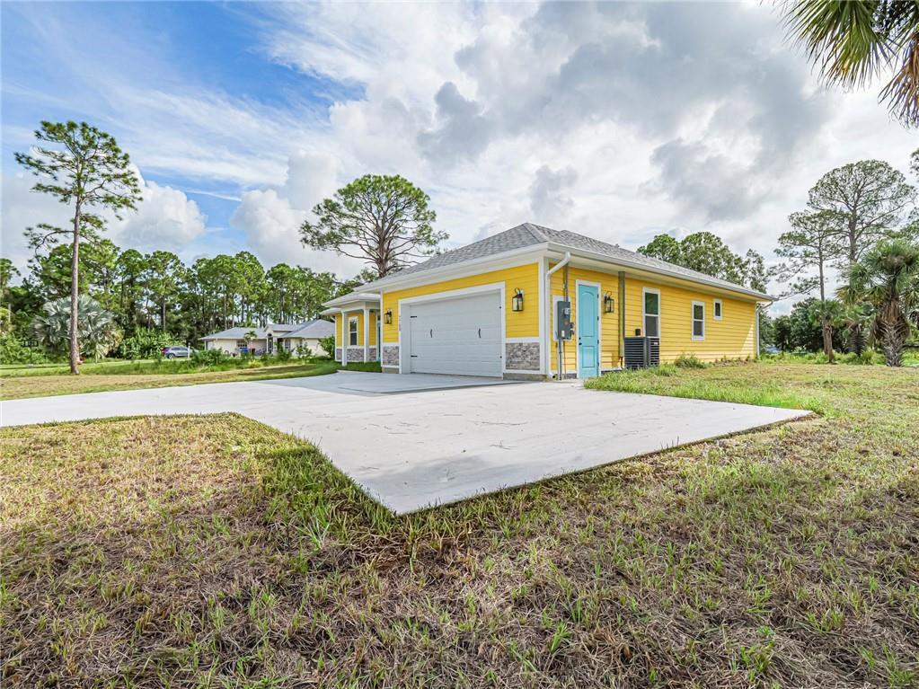 VERO LAKE ESTATES - Residential