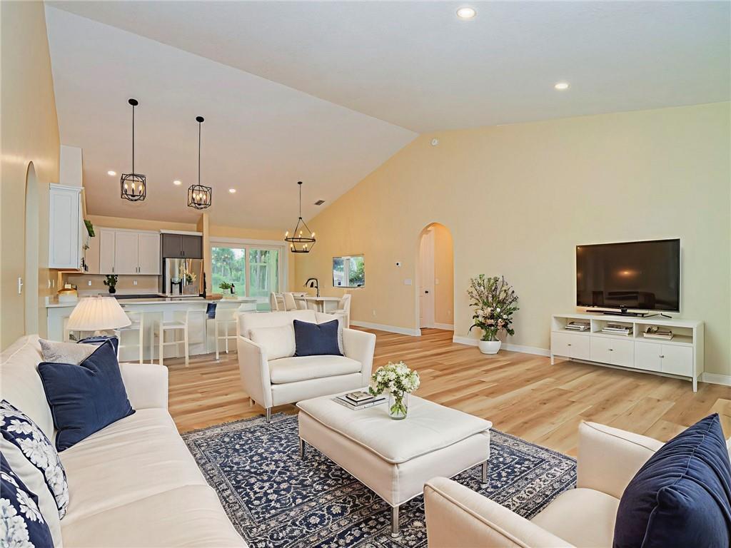 VERO LAKE ESTATES - Residential