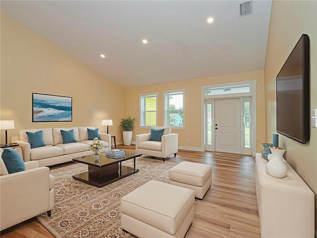 VERO LAKE ESTATES - Residential