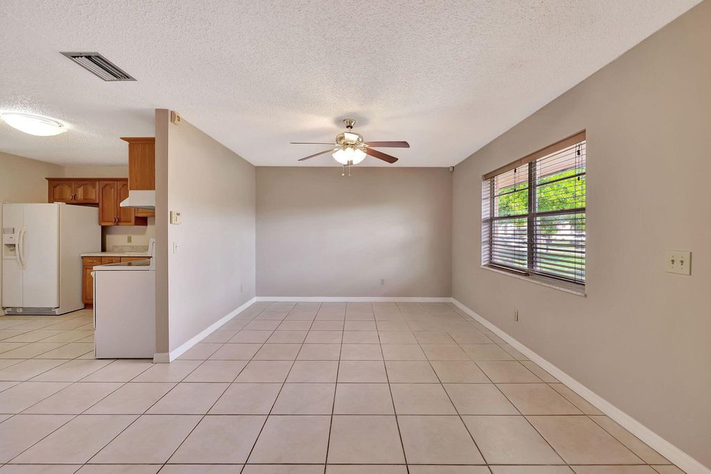 Photo of 916 SE 8th Street, Stuart, FL 34994 (MLS # R10973307)