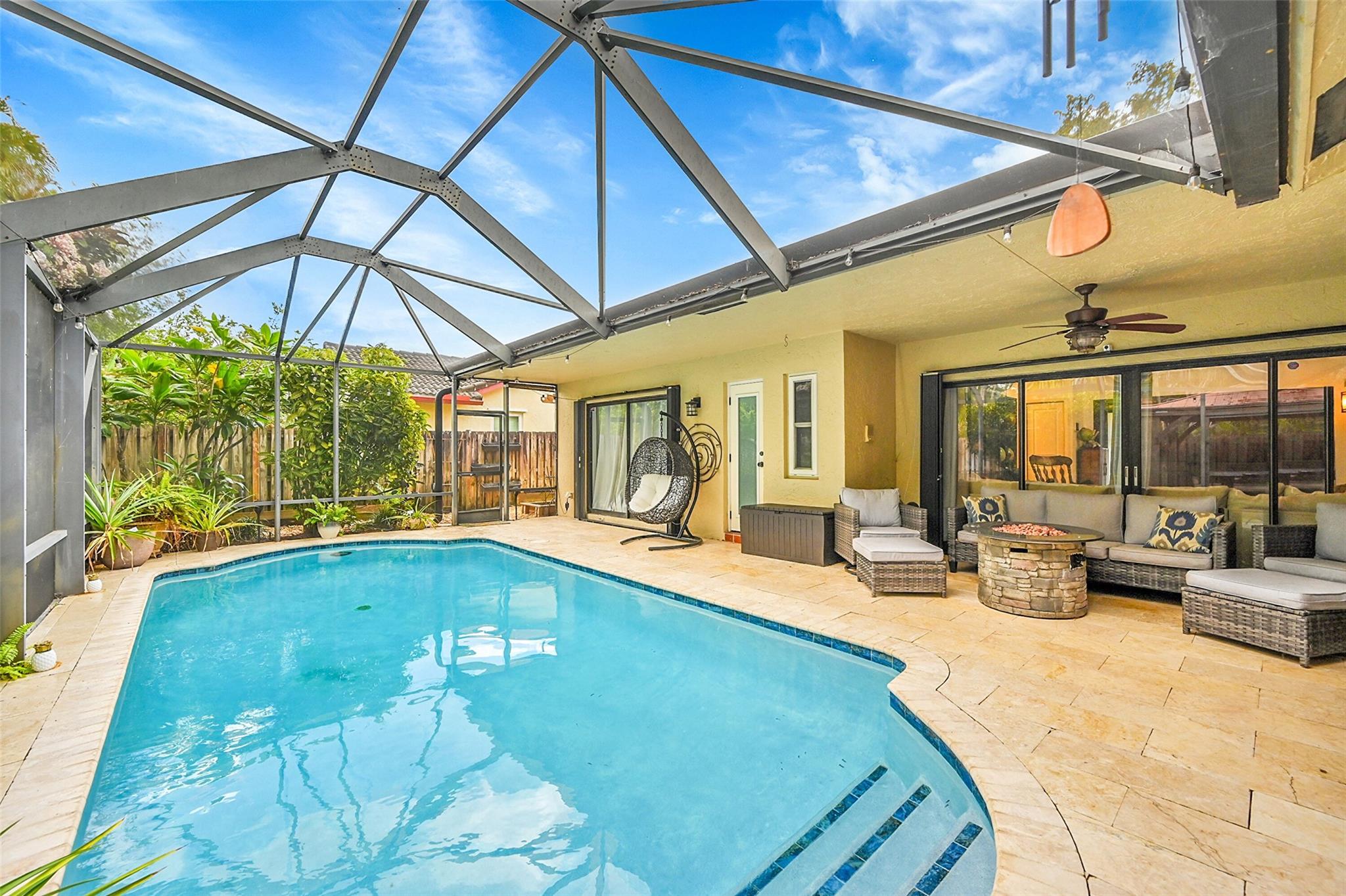 7105 NW 40th St