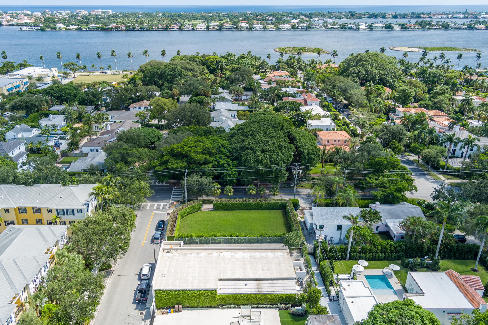 2005 S Olive Avenue