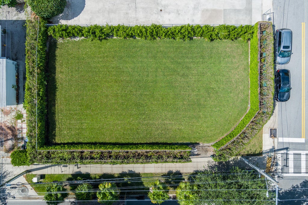 Photo of 2005 S Olive Avenue, West Palm Beach, FL 33401 (MLS # B26087320)