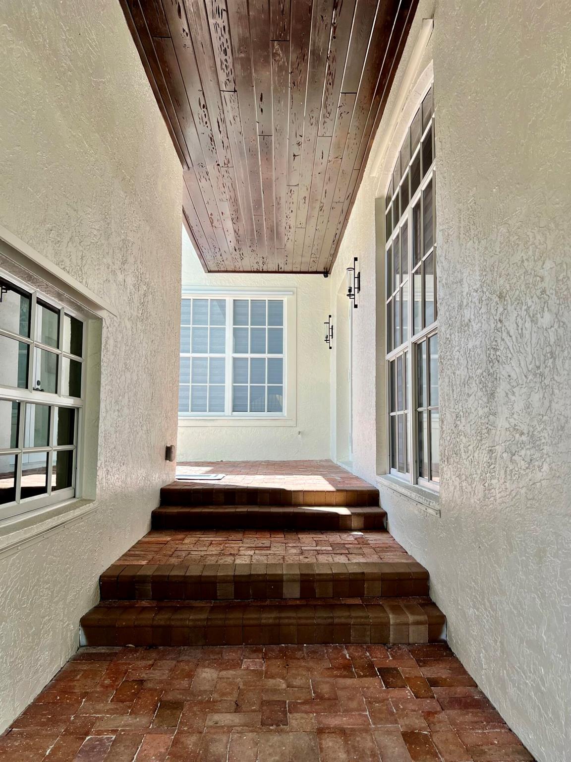 460 Surfside Lane