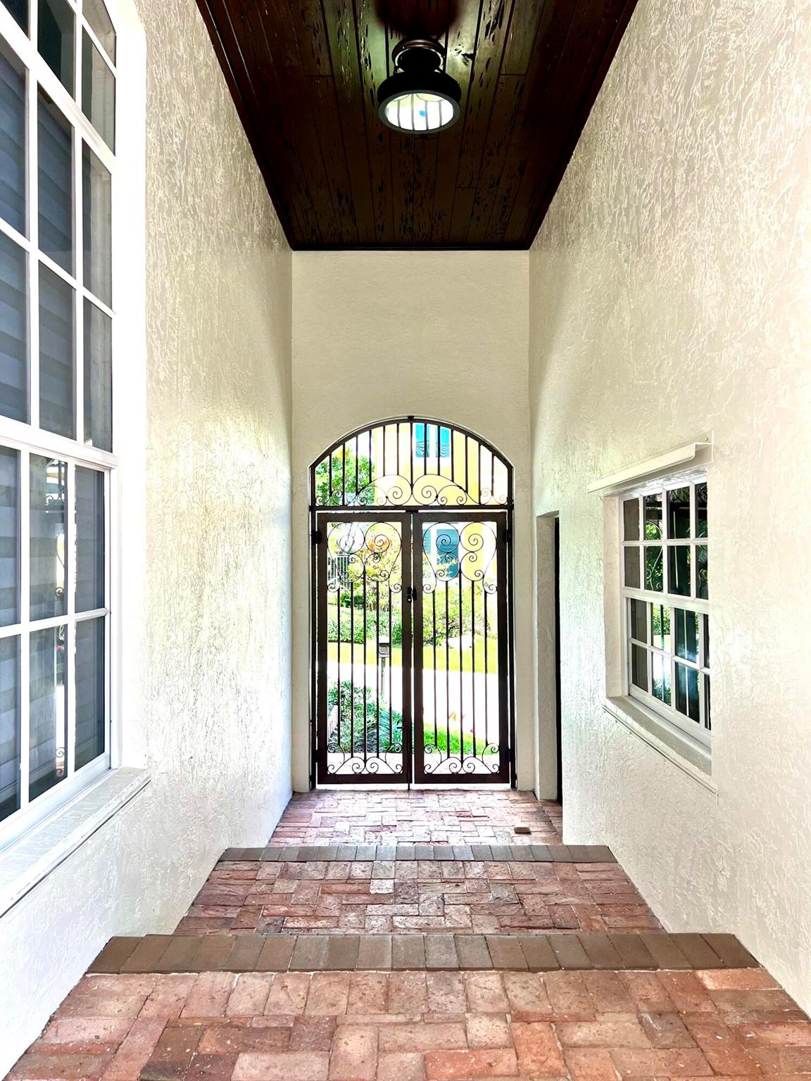 460 Surfside Lane