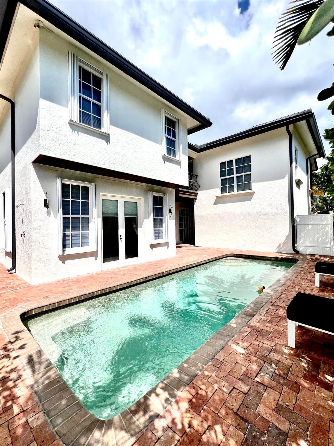 460 Surfside Lane