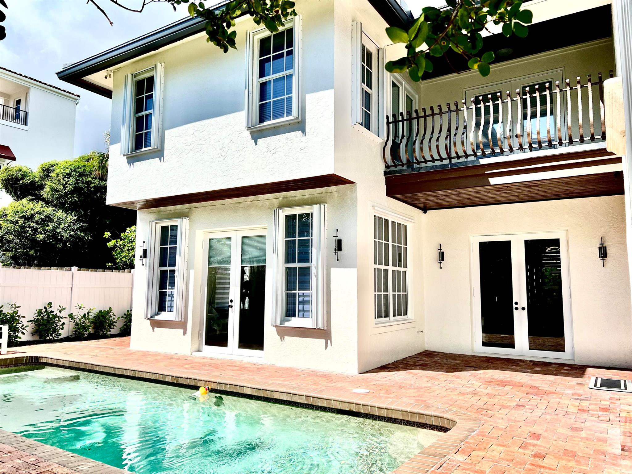 460 Surfside Lane