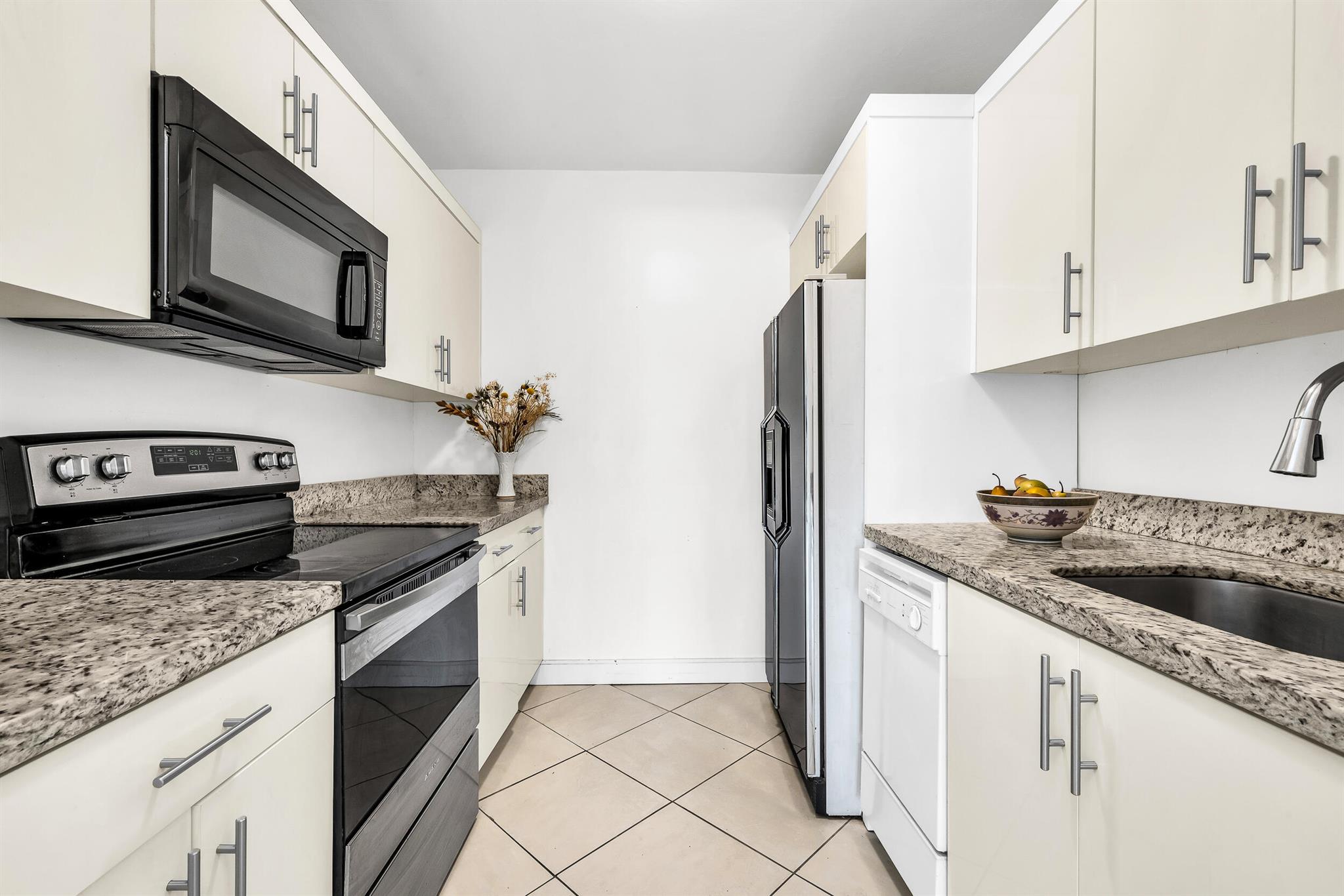 EMBASSY CONDO APT - Residential