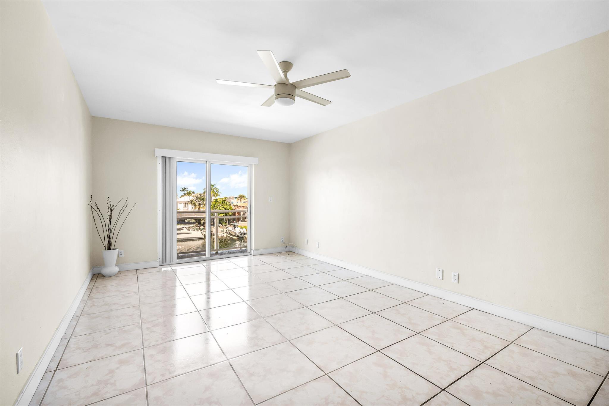 EMBASSY CONDO APT - Residential