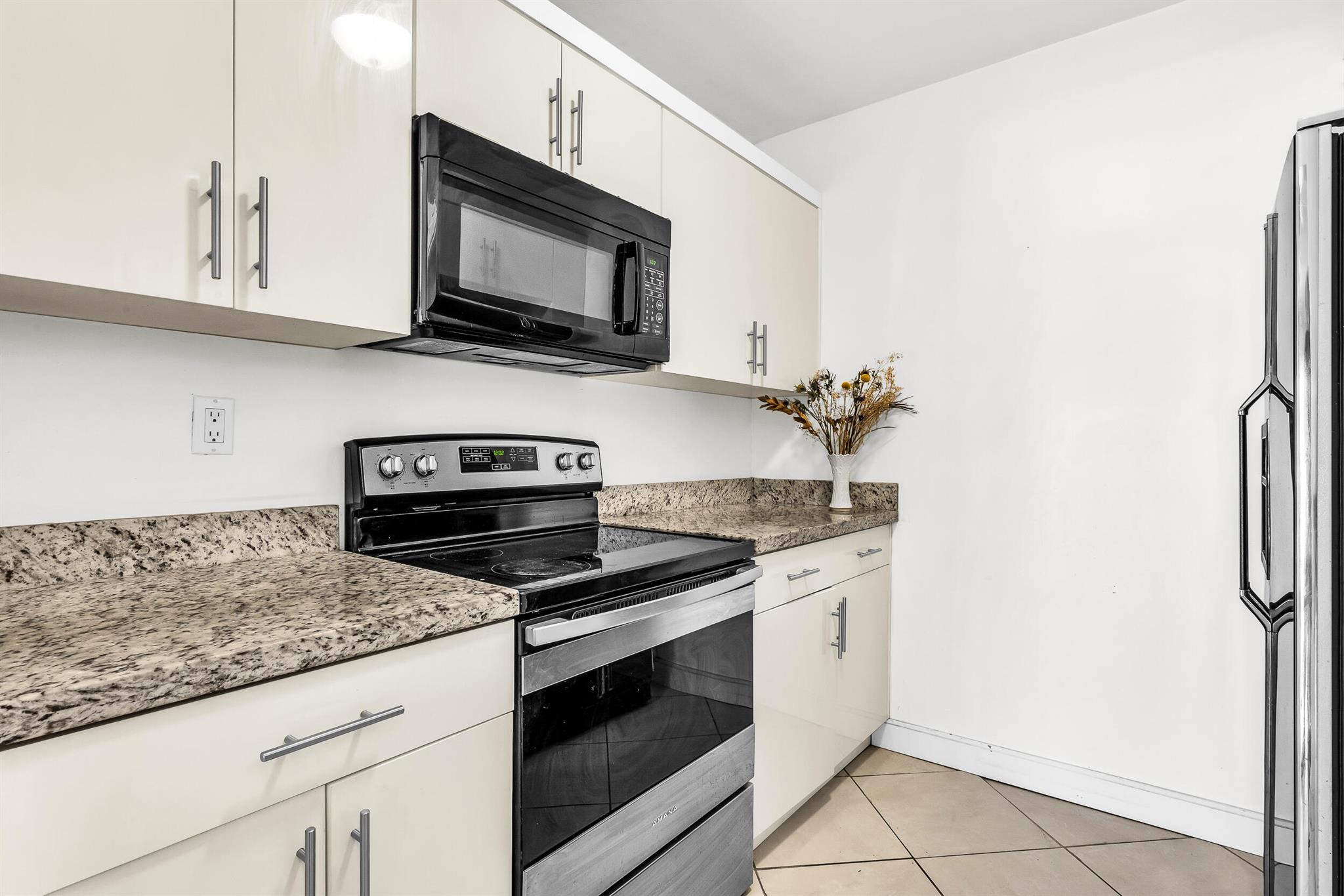 EMBASSY CONDO APT - Residential
