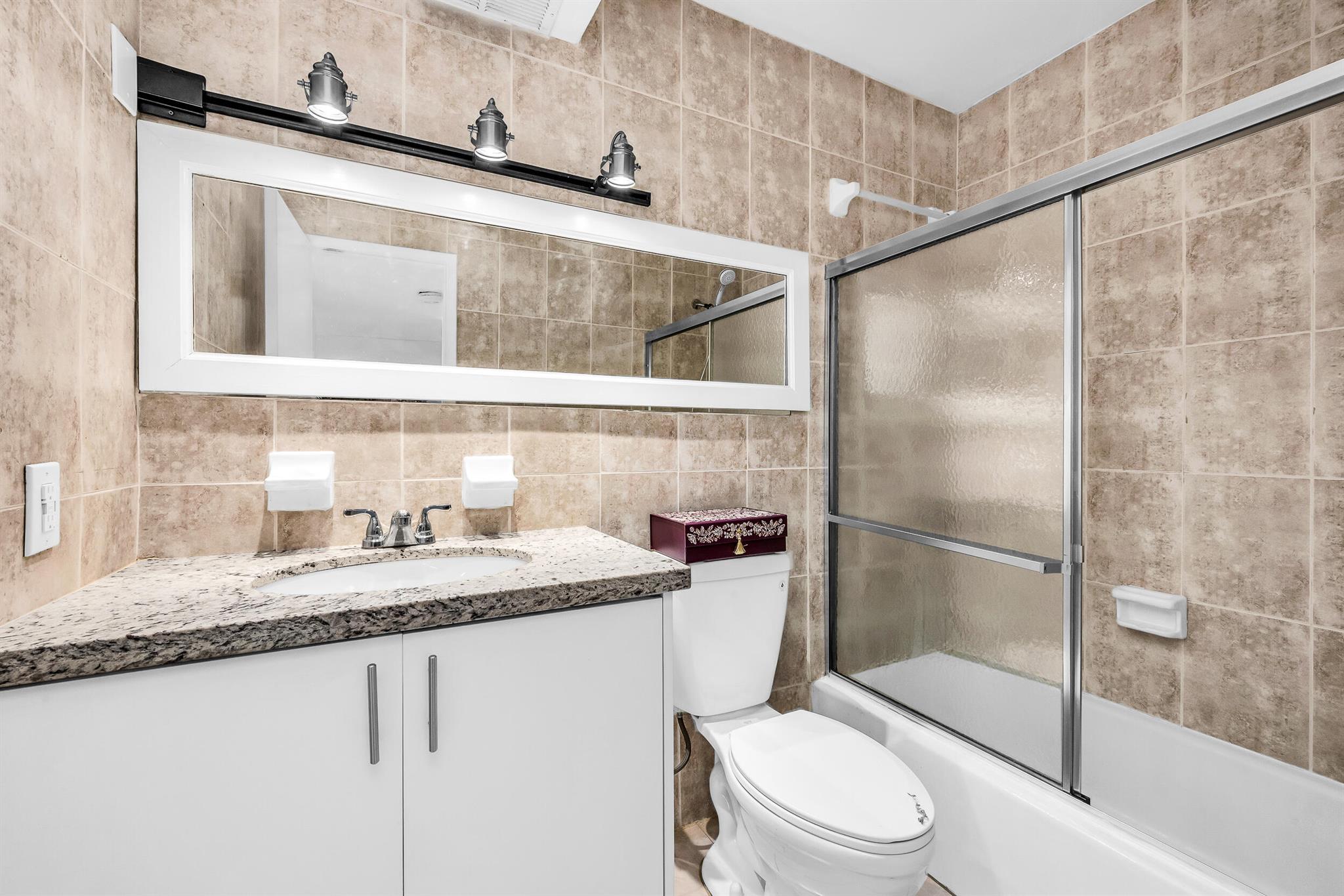 EMBASSY CONDO APT - Residential