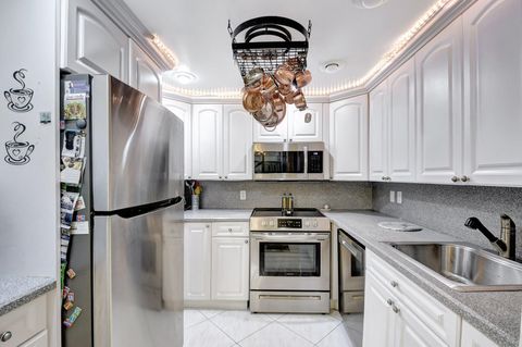 451 Saxony J Delray Beach FL 33446