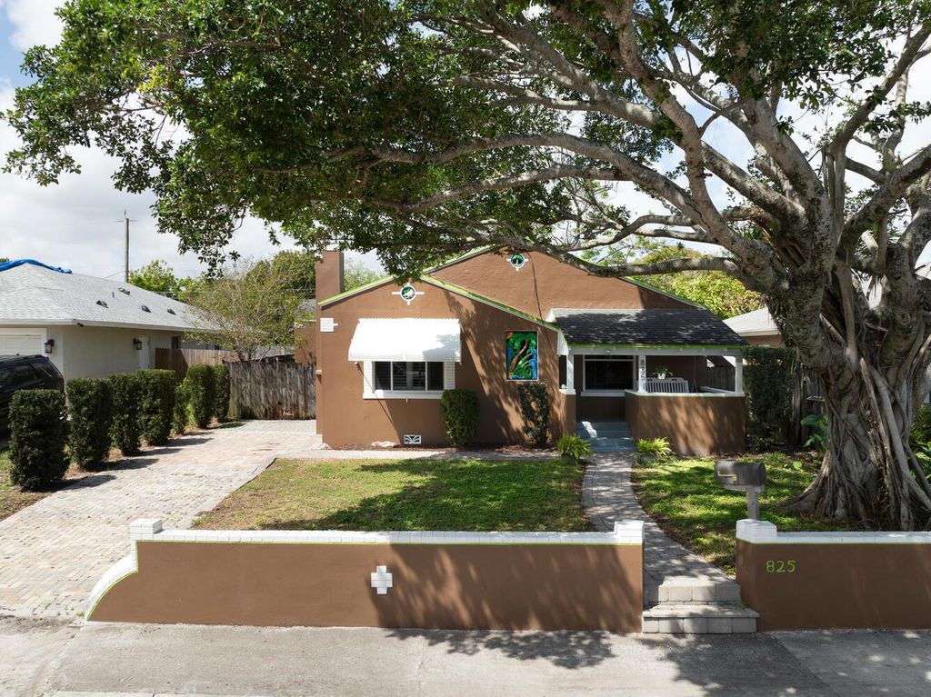 Photo of 825 N D Street, Lake Worth Beach, FL 33460 (MLS # R10972819)
