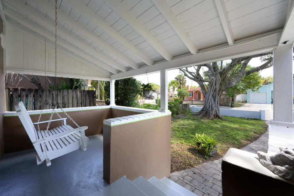 Photo of 825 N D Street, Lake Worth Beach, FL 33460 (MLS # R10972819)