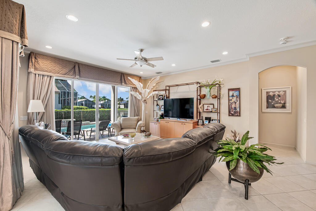 Valencia Shores - Residential