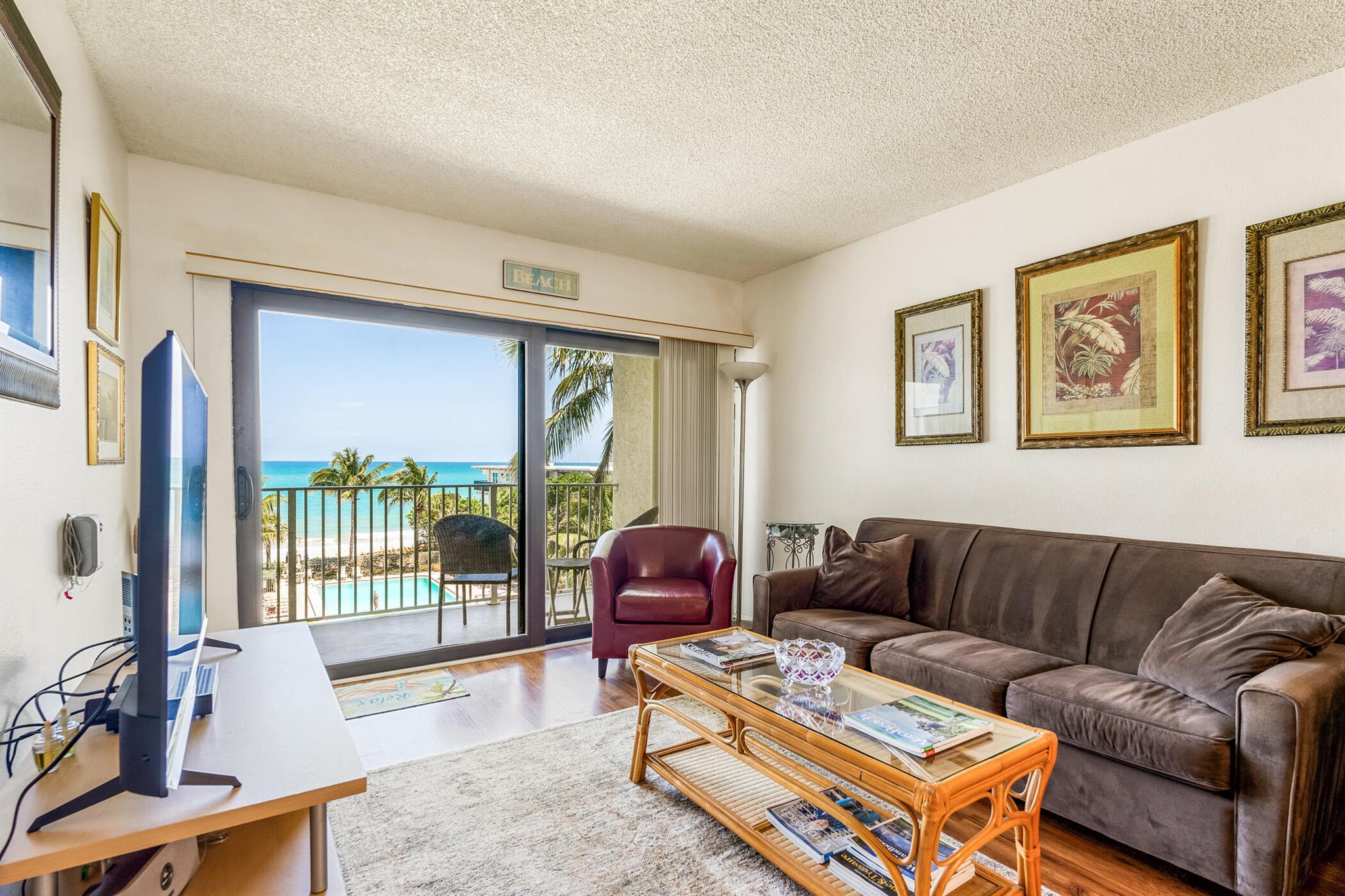 4450 Highway A1a 402