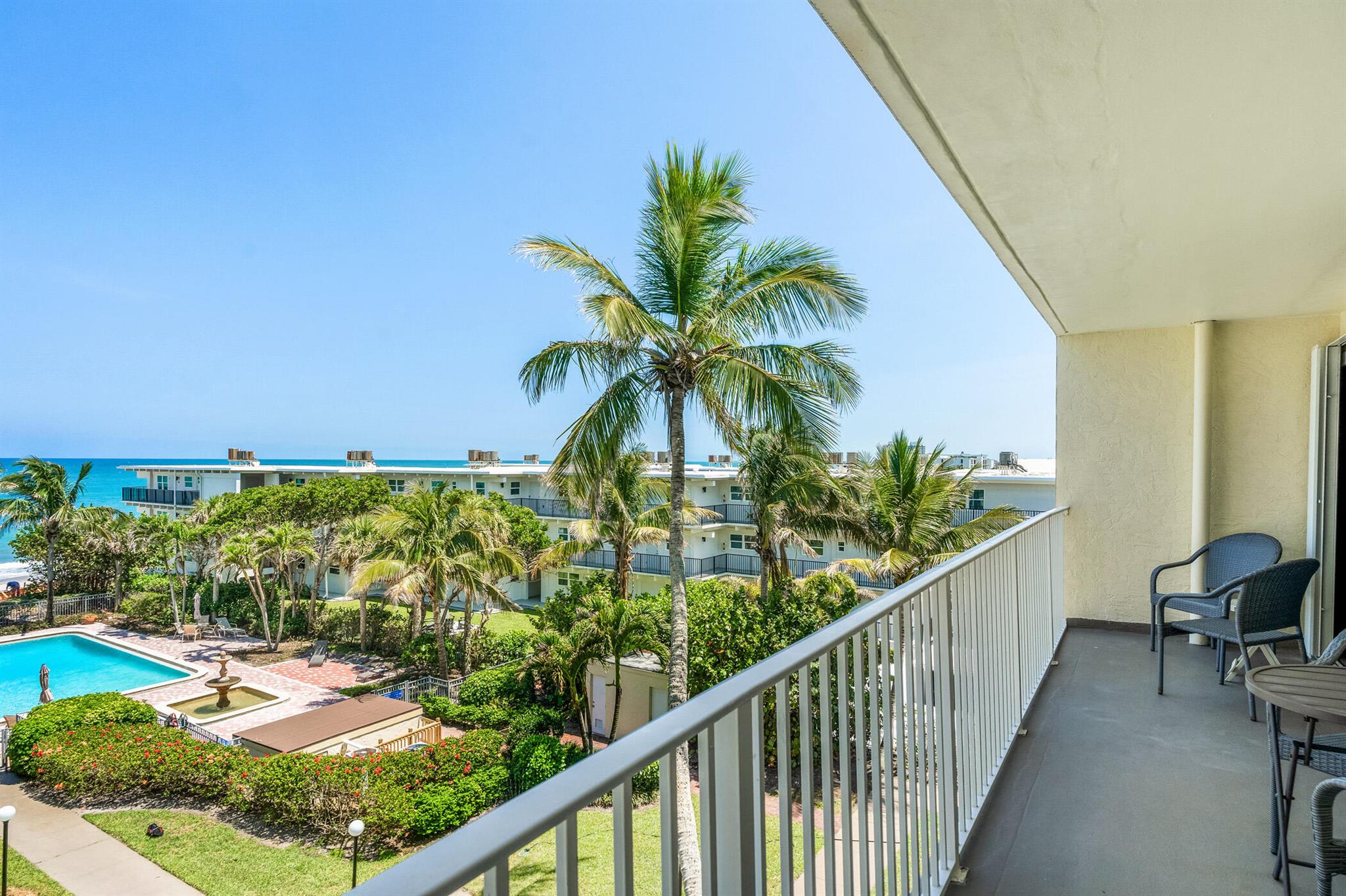 4450 Highway A1a 402