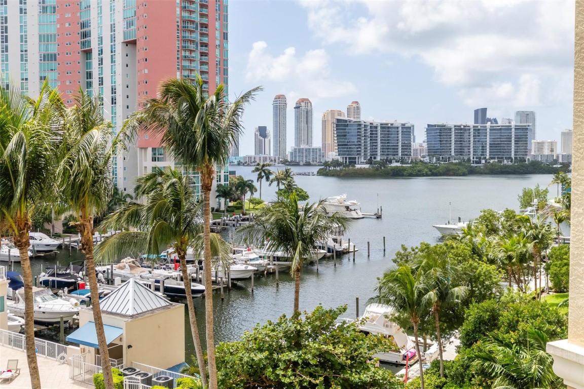 Aventura Marina - Residential