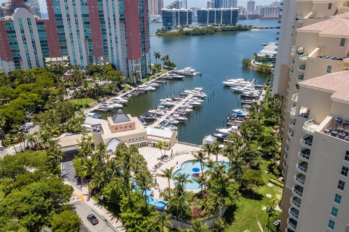 Aventura Marina - Residential
