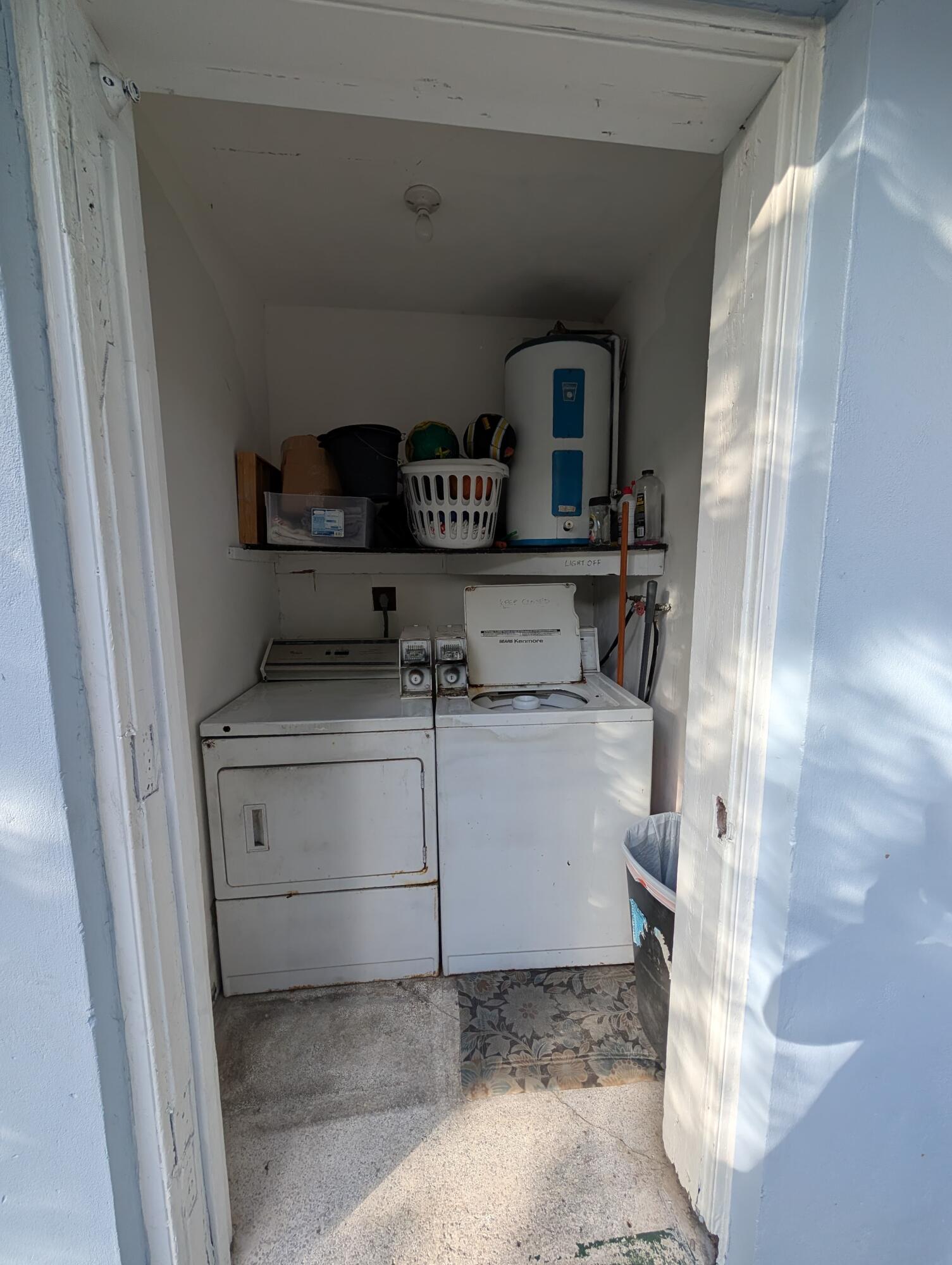 Lauderdale Park 6-33 1/2 - Residential Lease