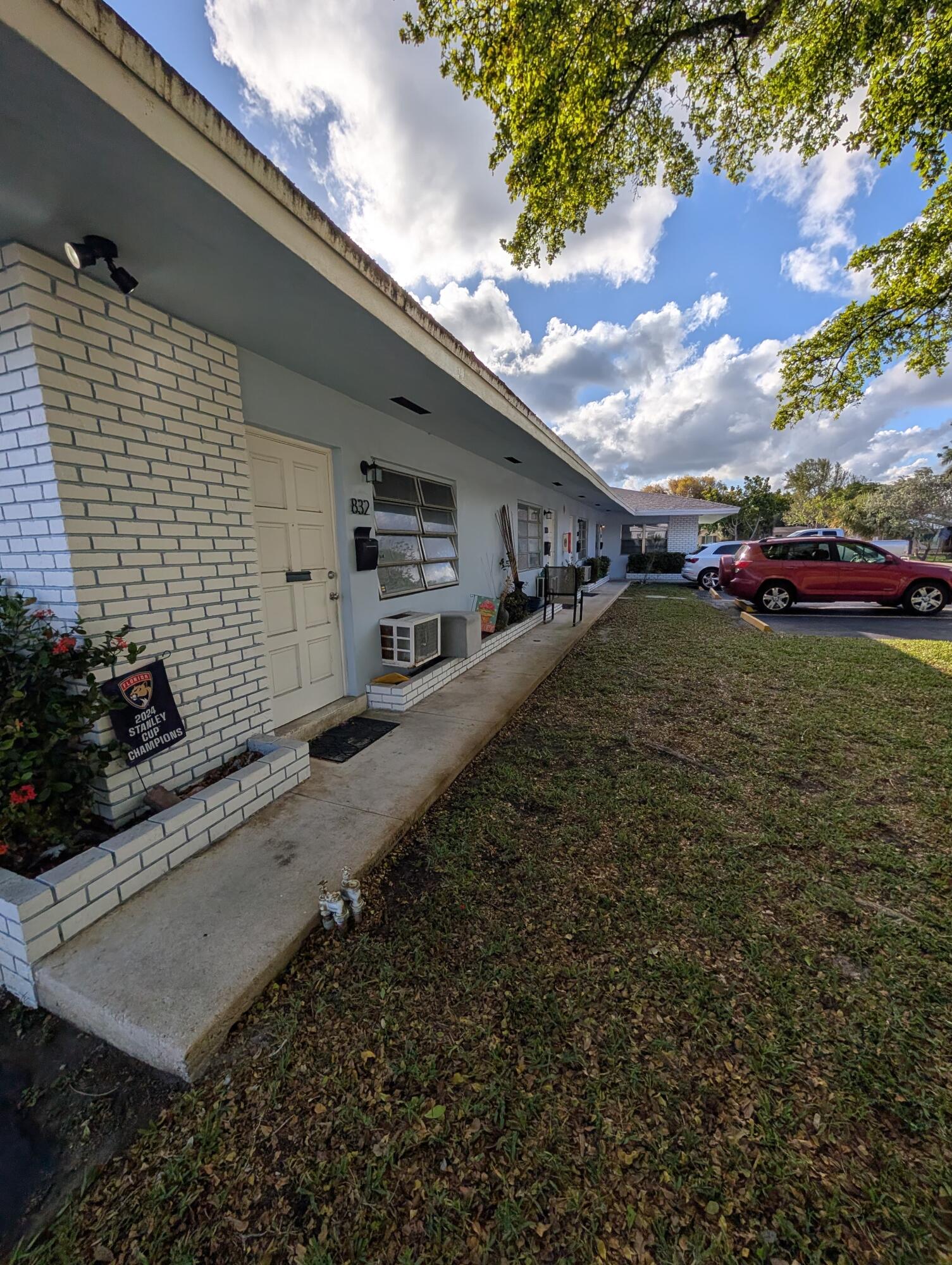 Lauderdale Park 6-33 1/2 - Residential Lease
