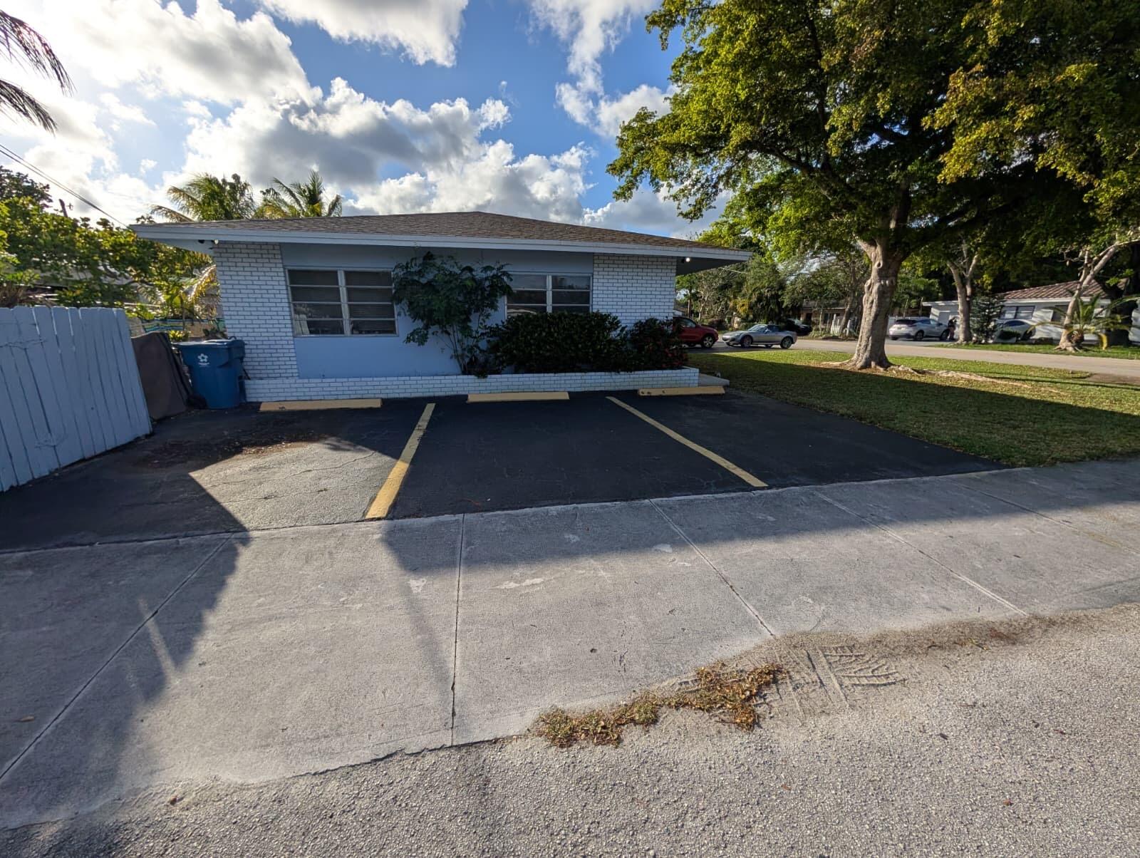Lauderdale Park 6-33 1/2 - Residential Lease