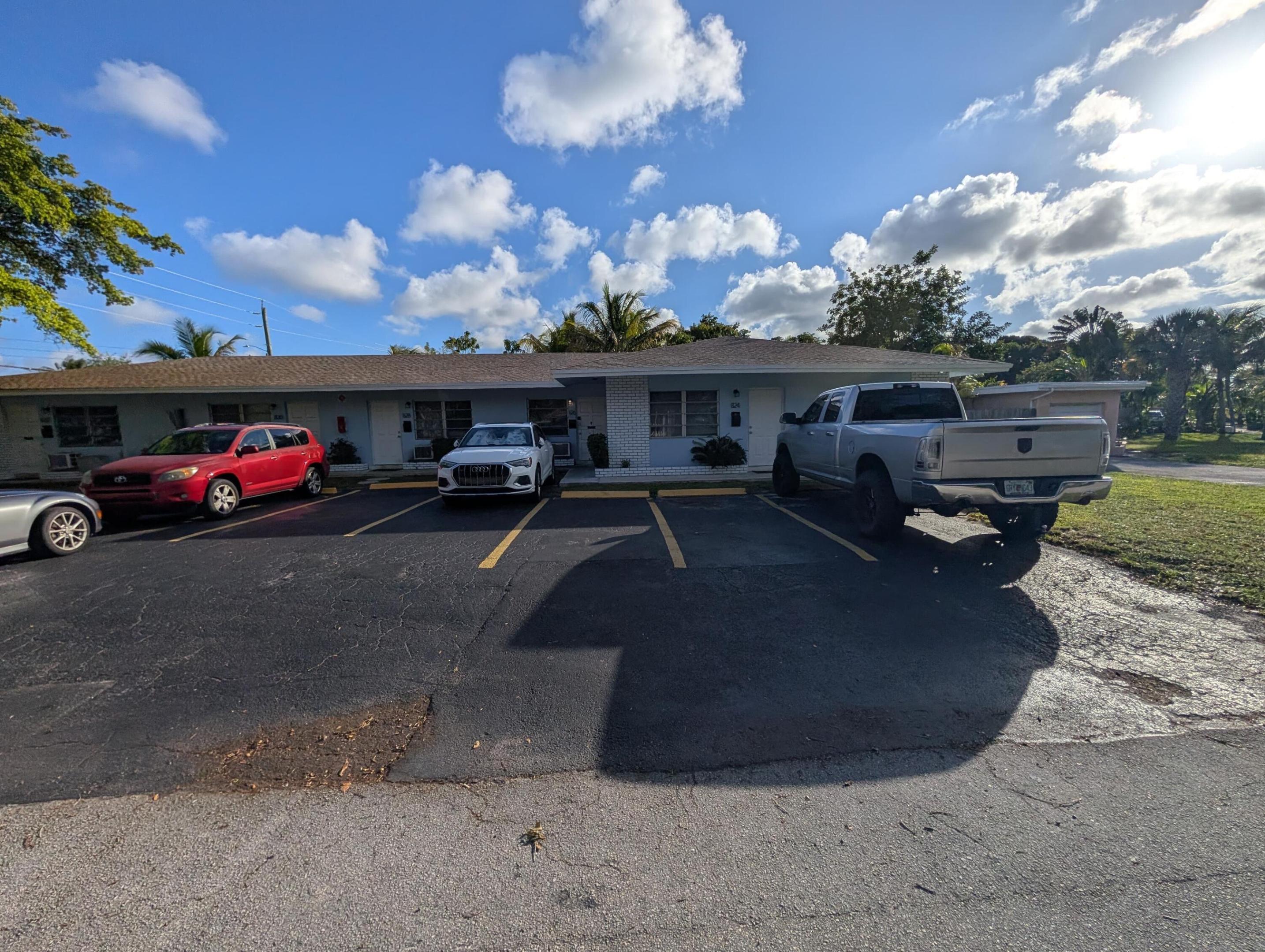 Lauderdale Park 6-33 1/2 - Residential Lease
