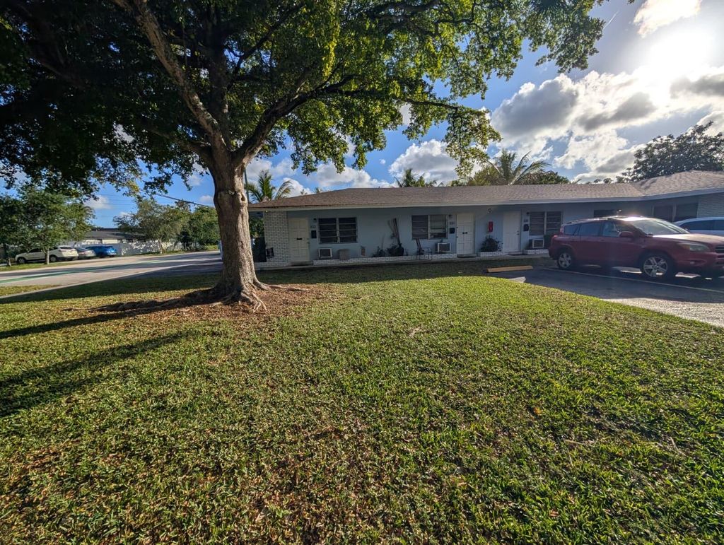 Photo of 828 NE 16th Street, Fort Lauderdale, FL 33304 (MLS # B26024036)