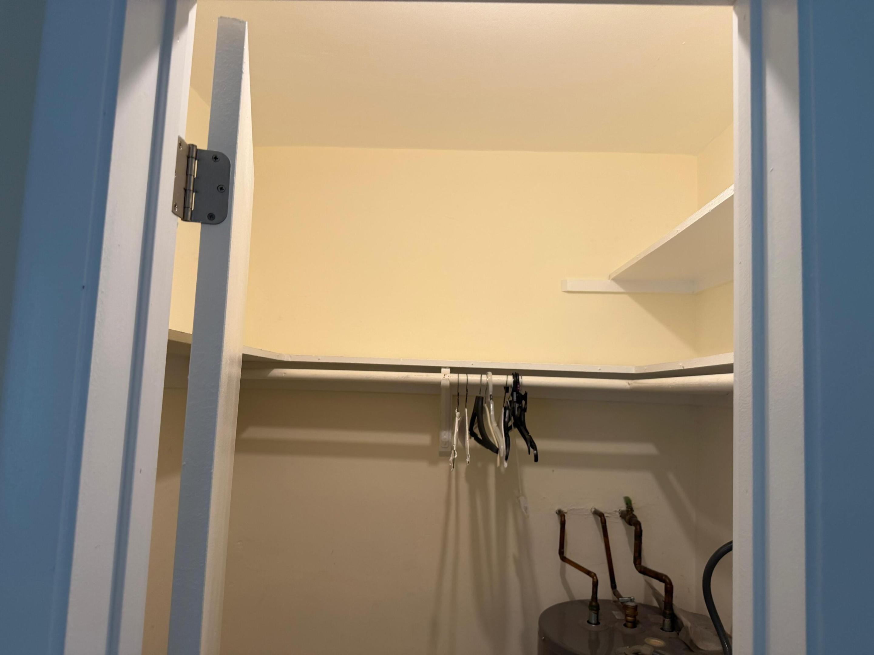 Lauderdale Park 6-33 1/2 - Residential Lease