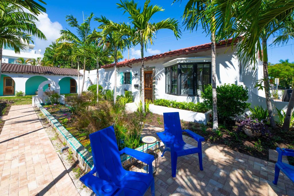 Photo of 110 Marine Way #Sevilla 2, Delray Beach, FL 33483 (MLS # R11134508)