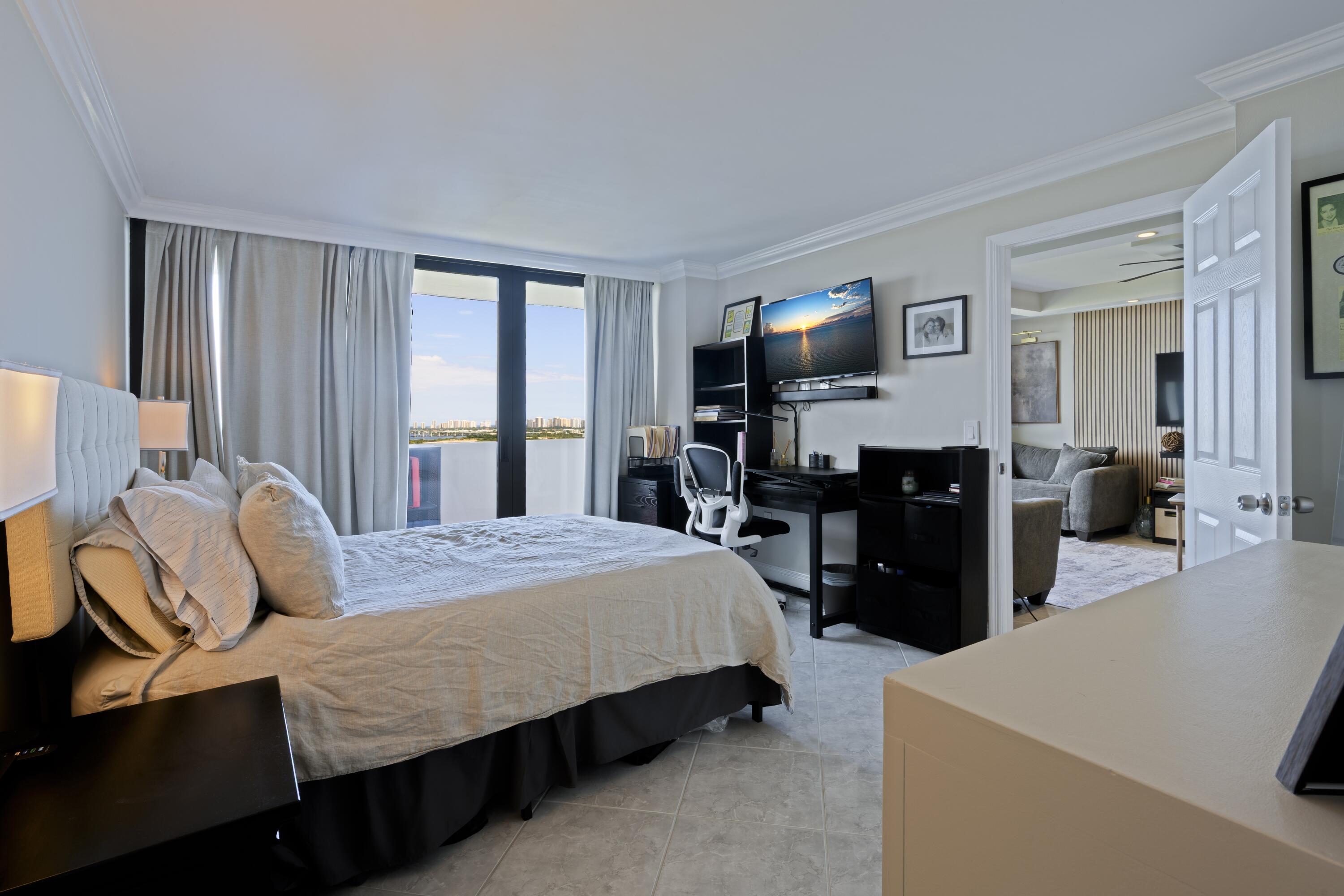 PALM BEACH HOUSE CONDO - Residential