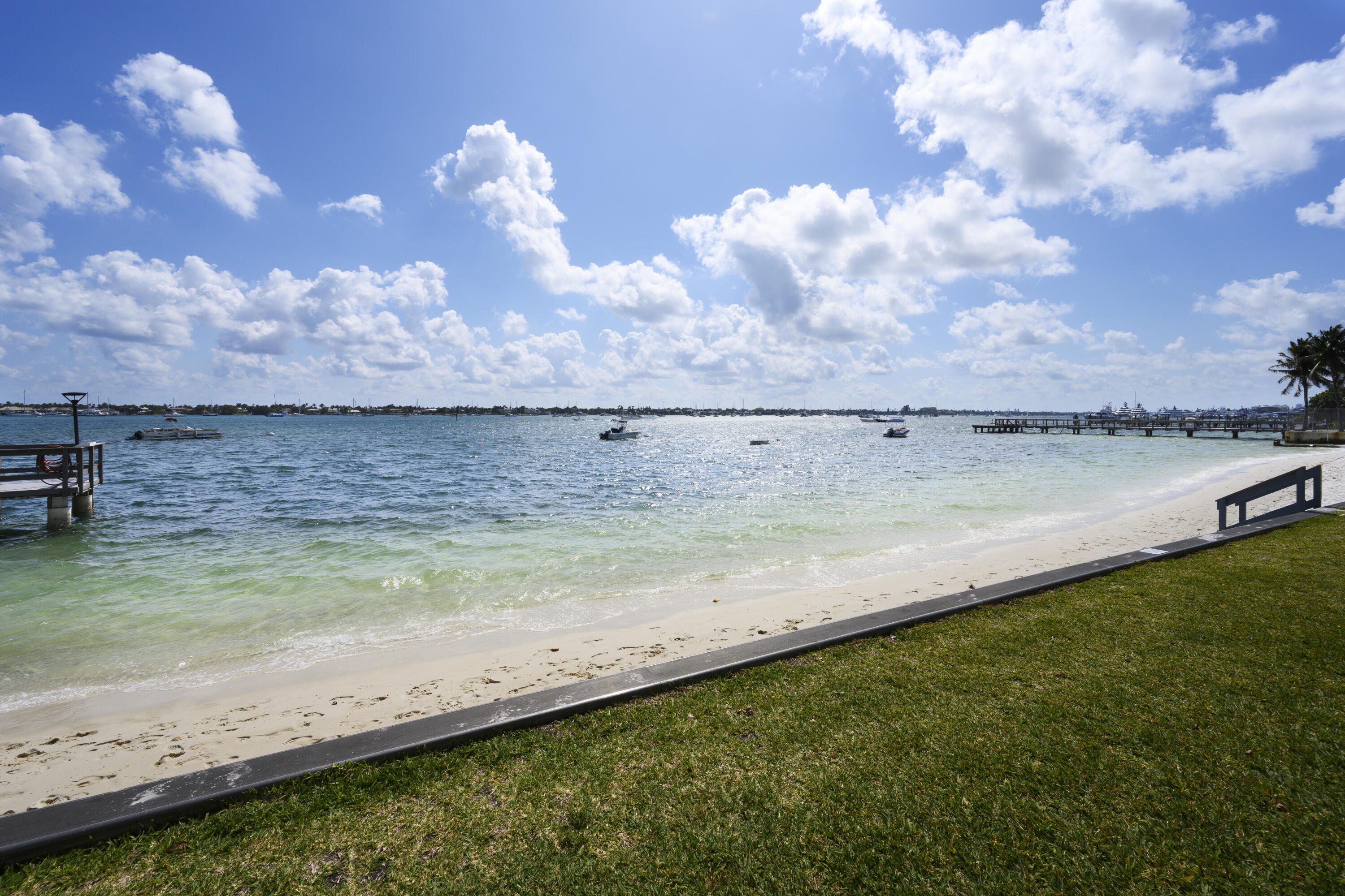 PALM BEACH HOUSE CONDO - Residential