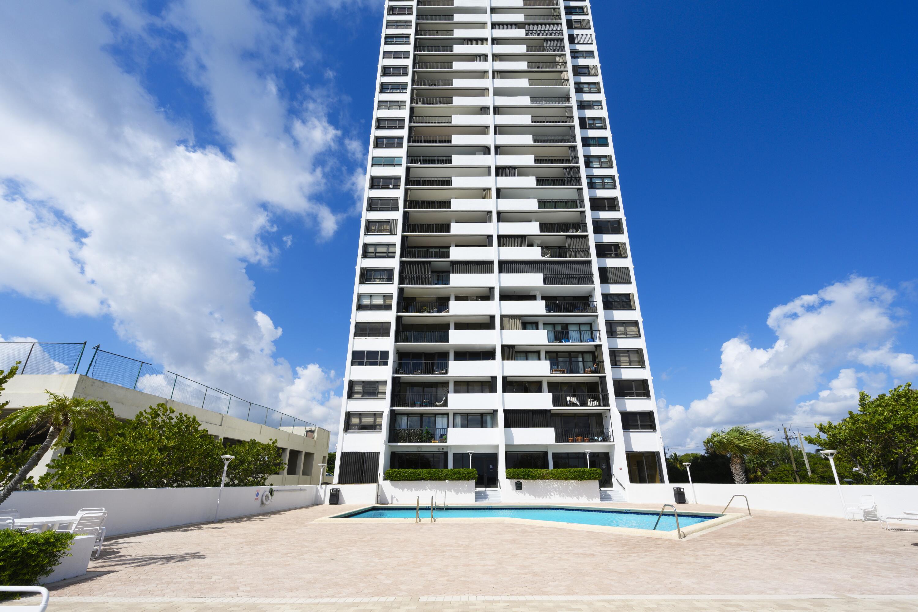 PALM BEACH HOUSE CONDO - Residential